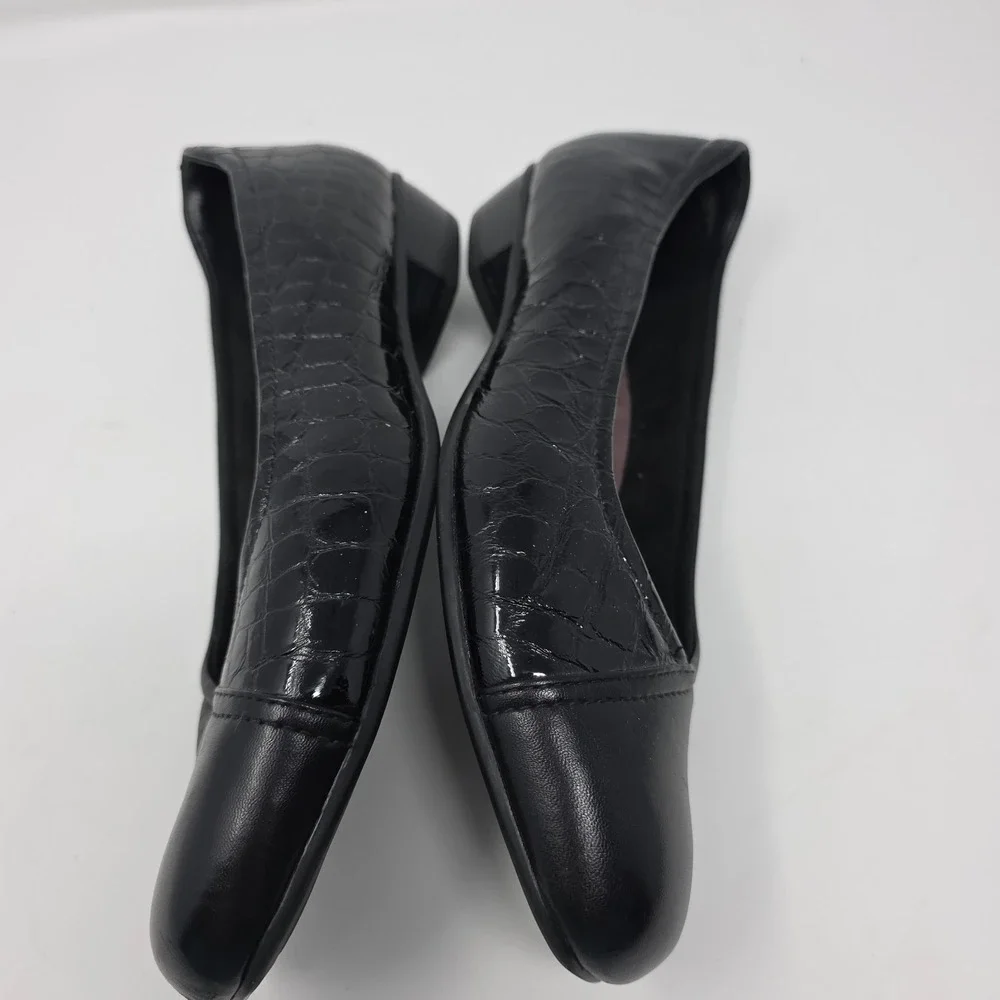 Clarks Comfort Pumps Womens 9.5M Black Leather Croc Embossed Low Heel Shoes